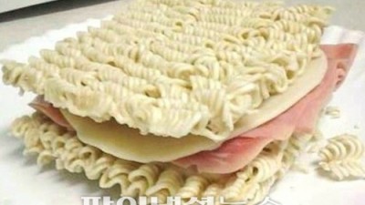 라면햄 샌드위치..데쳐야 제맛 신개념 요리 등장