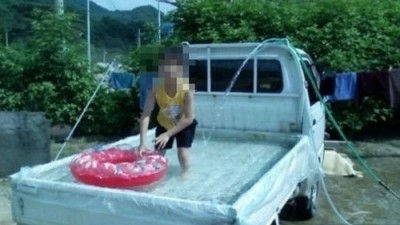 아빠가 만든 수영장 “여기서 신나게 놀아라…폭소”