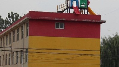 슈퍼맨 위한 놀이터, 옥상 밖을 향한 미끄럼틀