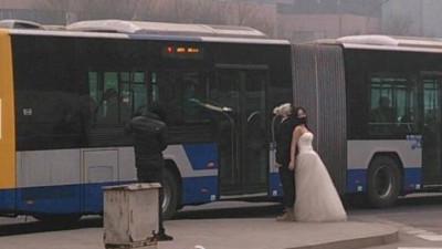 “미세먼지 무서워” 방독면 쓰고 웨딩촬영하는 中커플