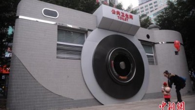 “다 보고 있다” 카메라 닮은 화장실 中서 등장